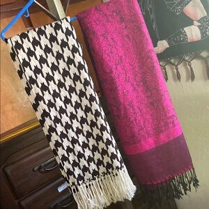 Black and White Houndstooth Scarf with Fringe